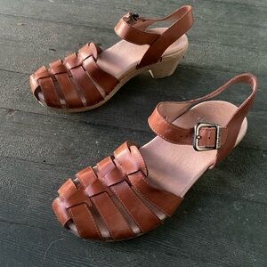 Dansko Fisherman Sandal Low-Heel Clog - 38 - Caramel